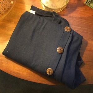 A-symmetrical long sleeve tee with side buttons